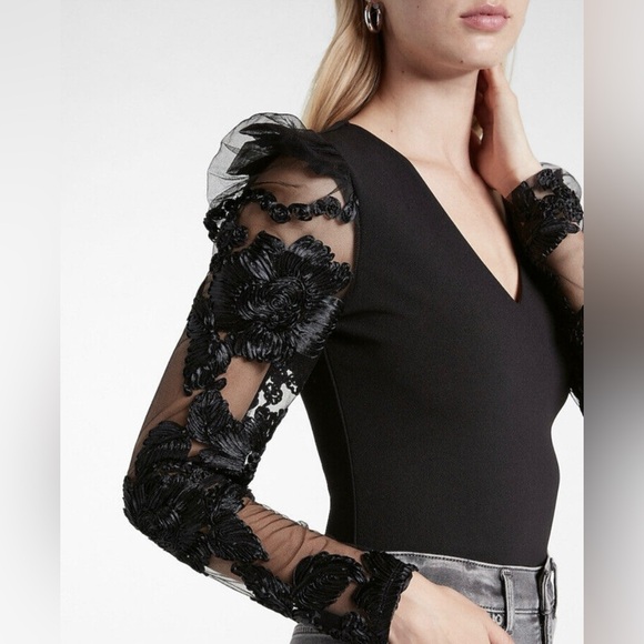Express Floral Lace Puff Sleeve Vneck Body Suit in Black Size XS - Picture 1 of 8